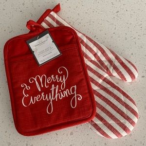 NWT THRESHOLD Holiday ‘Merry Everything’ Oven Mitt and Potholder Set